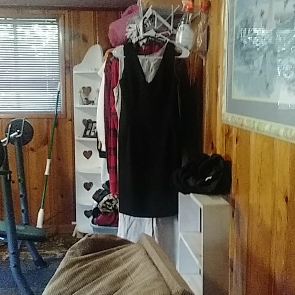 Jessica Howard little black dress